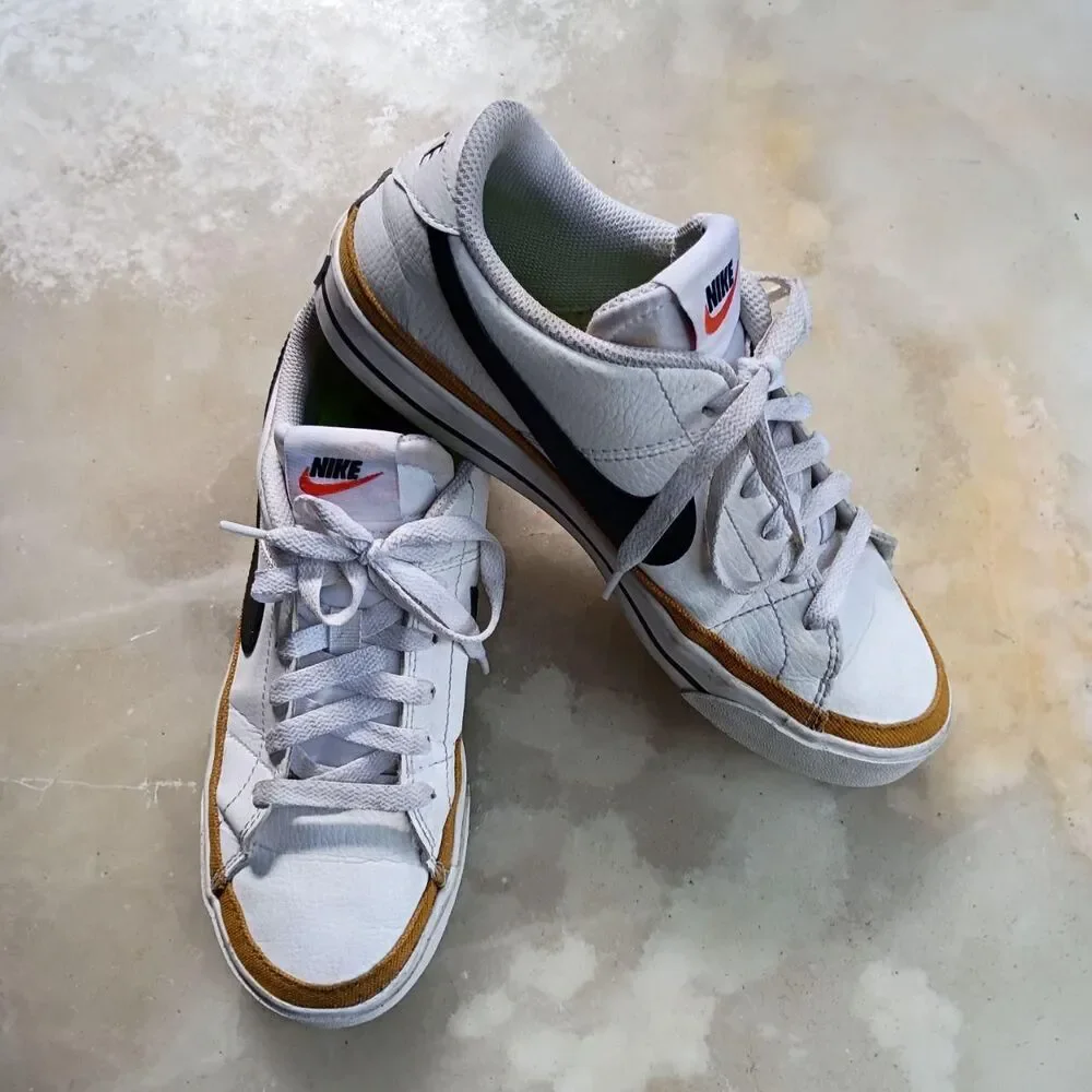 Nike Women's White Court Legacy Leather Sneaker size 7